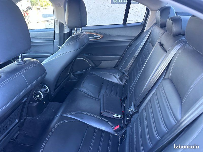 Alfa Romeo Giulia 2.2 JTD 16V 180 cv AT8 LUSSO BOÎTE AUTOMATIQUE LED 2018 (image 11)