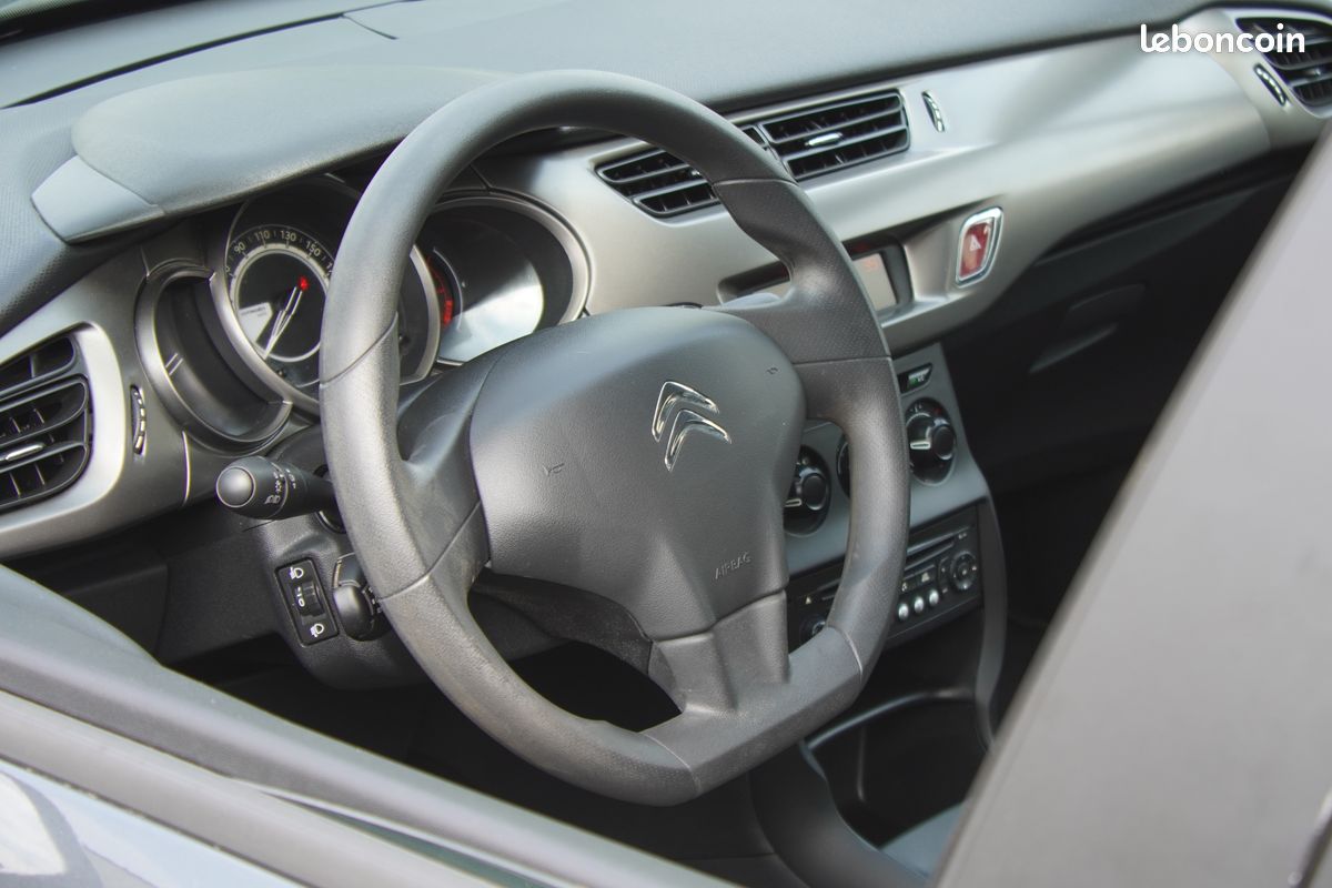 CITROEN C3 1.0 VTI 68cv FINITION CONFORT - REGUL DE VITESSE - CLIMATISATION - ENTRETIEN COMPLET - GARANTIE 12 MOIS (image 3)