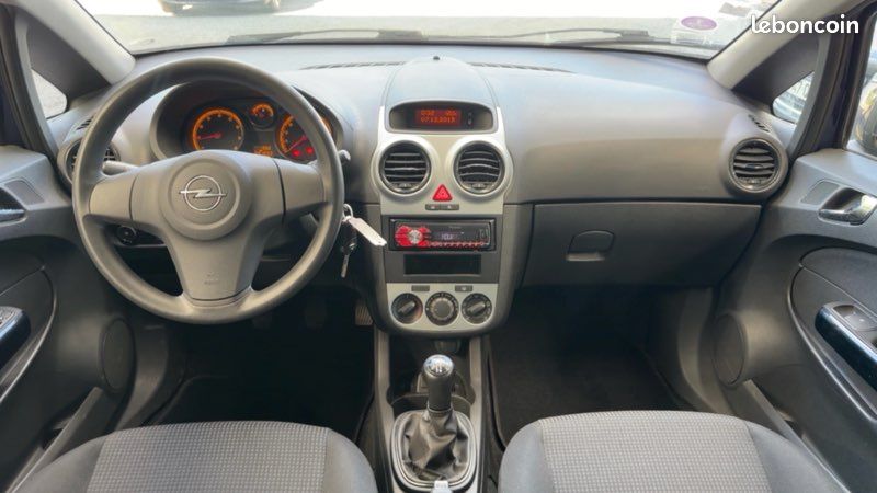 Opel corsa D 1.0 65ch Graphite / 91602km / Écran Carplay offert / Kit chaîne distribution neuf / 1ère main / Garantie (image 5)