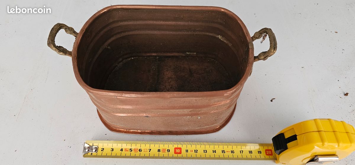 Petit cache pot ovale en cuivre (image 1)