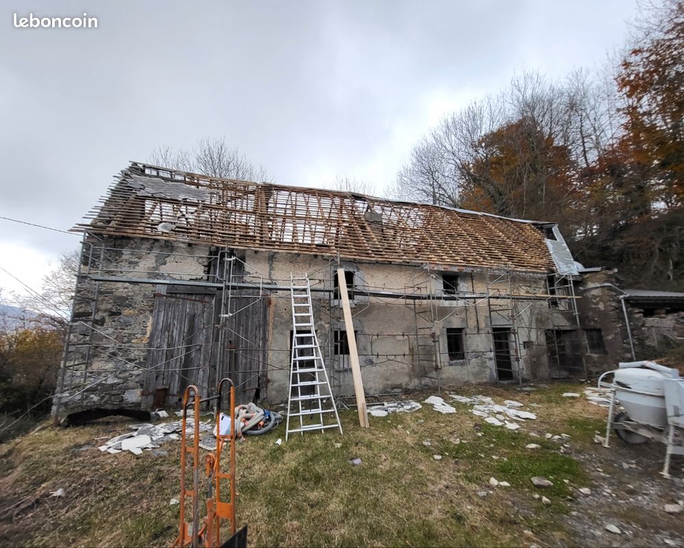 Maison 8 pièces 300 m² · à Cholonge · 300 m² · 65 000 €