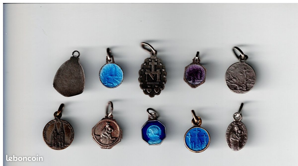 Lot De 10 Médailles Religieuses Anciennes – Pendentifs Vintage Collection