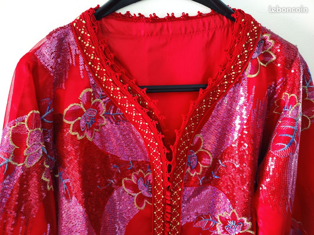 Magnifique caftan rouge avec ceinture Neuf (image 3)