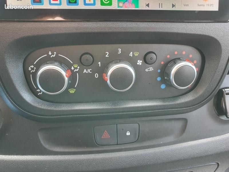 Renault Trafic FOURGON L2H1 3T 2.0 Blue dCi 150ch Randger 535 Van (image 18)