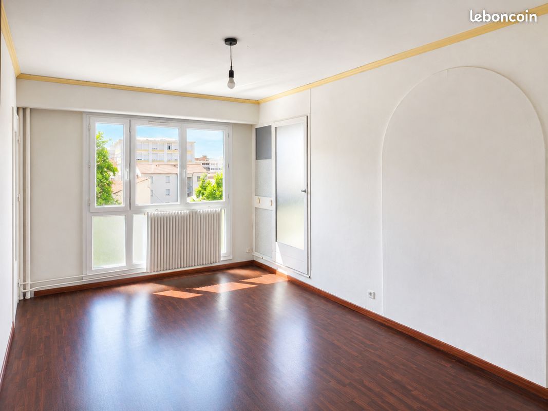 Appartement 4 pièces 82 m² · à Saint-Étienne · 82 m² · 85 000 €
