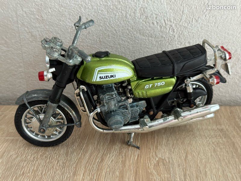 Modèle Réduit Moto Suzuki GT 750 Polistil échelle 1/15 - Occasion, Assez Bon état