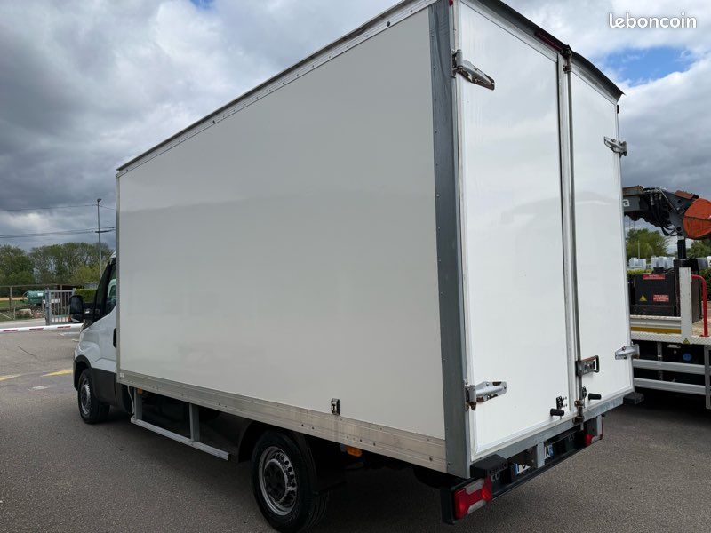 17490ht Iveco Daily 35s16 caisse meuble 20m3 (image 4)