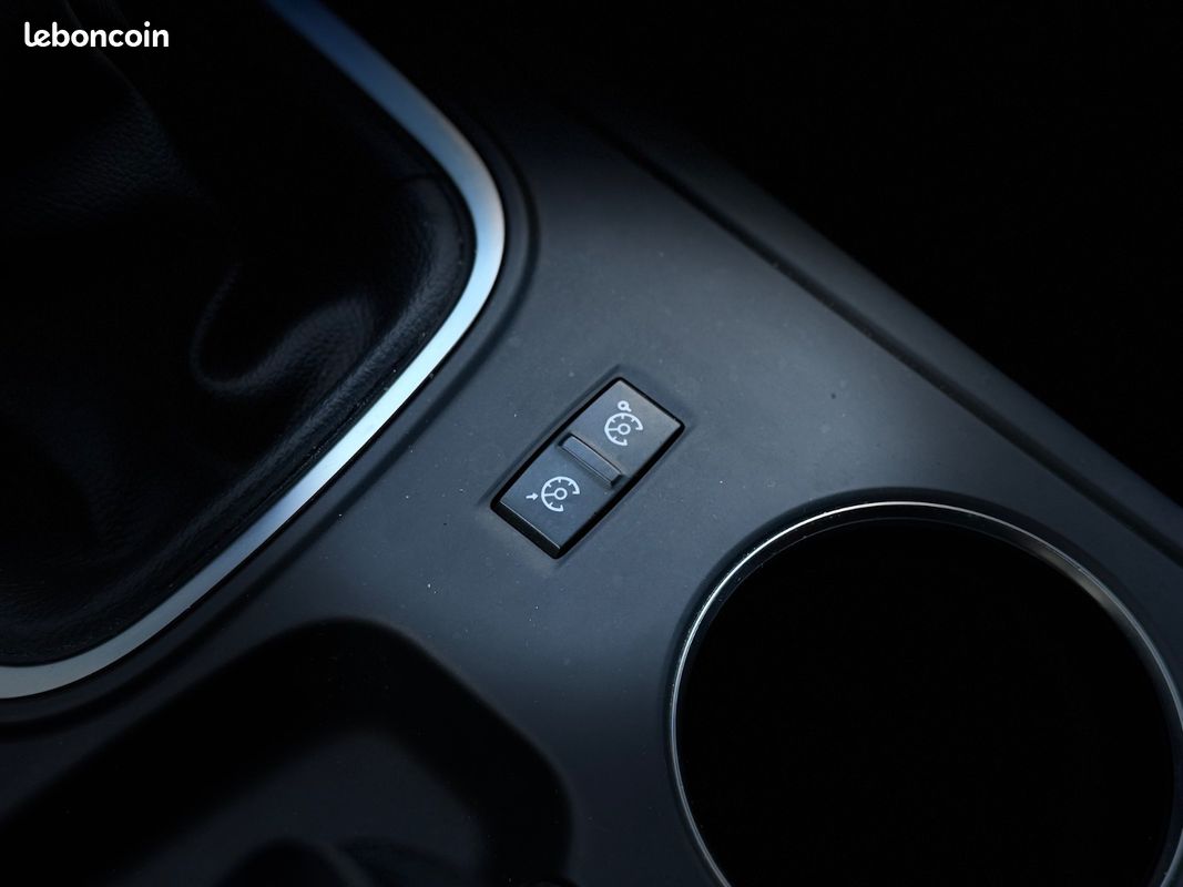 RENAULT MEGANE IV BERLINE BUSINESS MEGANE 4 1.5 Blue dCi 115 - GPS - RADARS - CLIM AUTO (image 32)