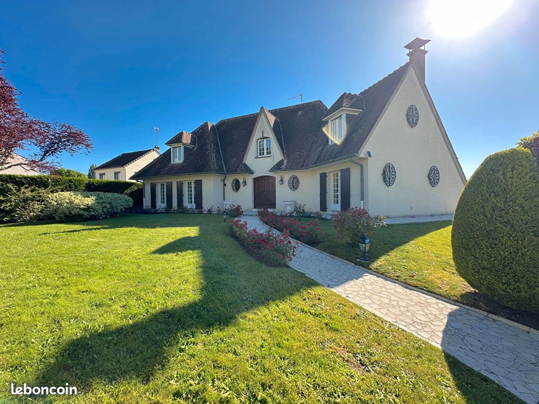 Maison 10 pièces 271 m² · à Clermont · 271 m² · 543 000 €
