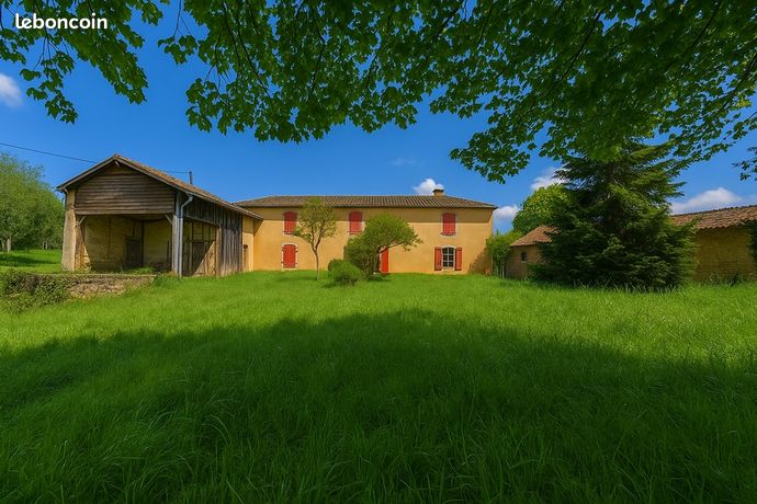 Maison 8 pièces 235 m²
