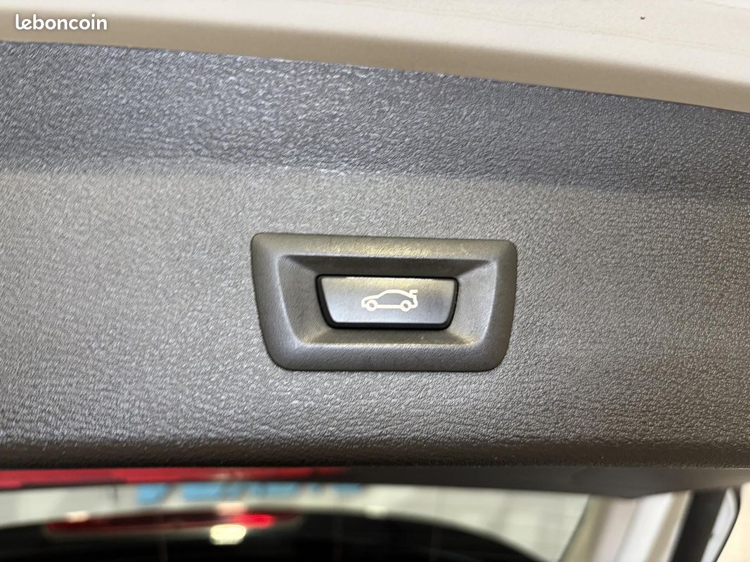 BMW X1 sDrive 18i 136 ch F48 xLine (image 22)