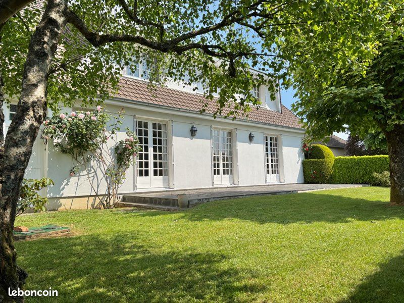 Maison 8 pièces 192 m² · à Arçonnay · 192 m² · 221 000 €