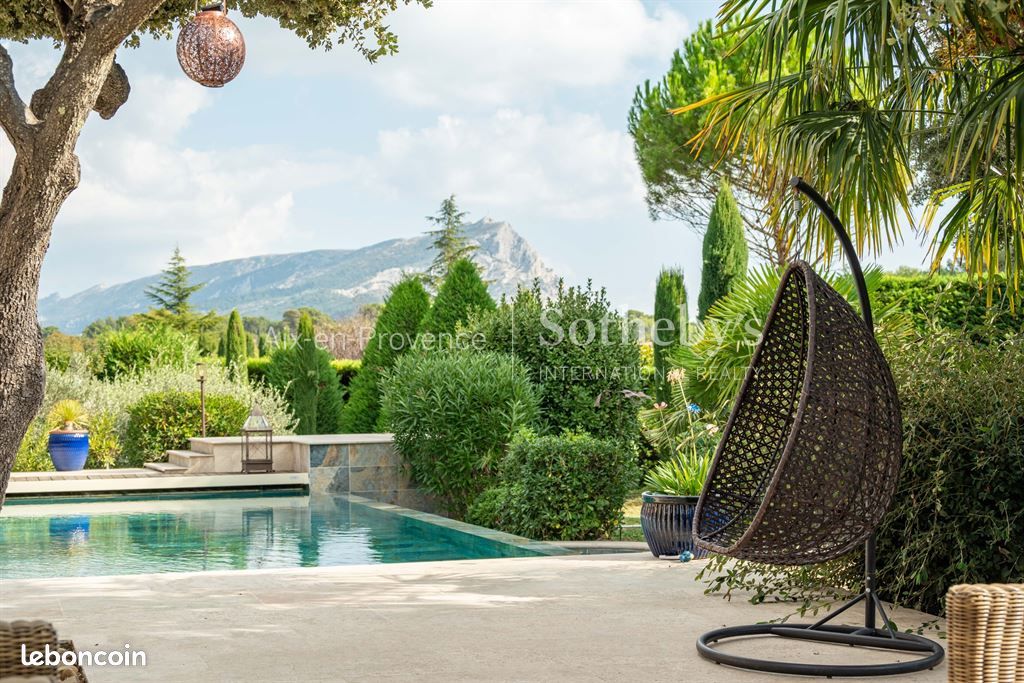 Maison 7 pièces 220 m² · à Saint-Marc-Jaumegarde · 220 m² · 2 500 000 €
