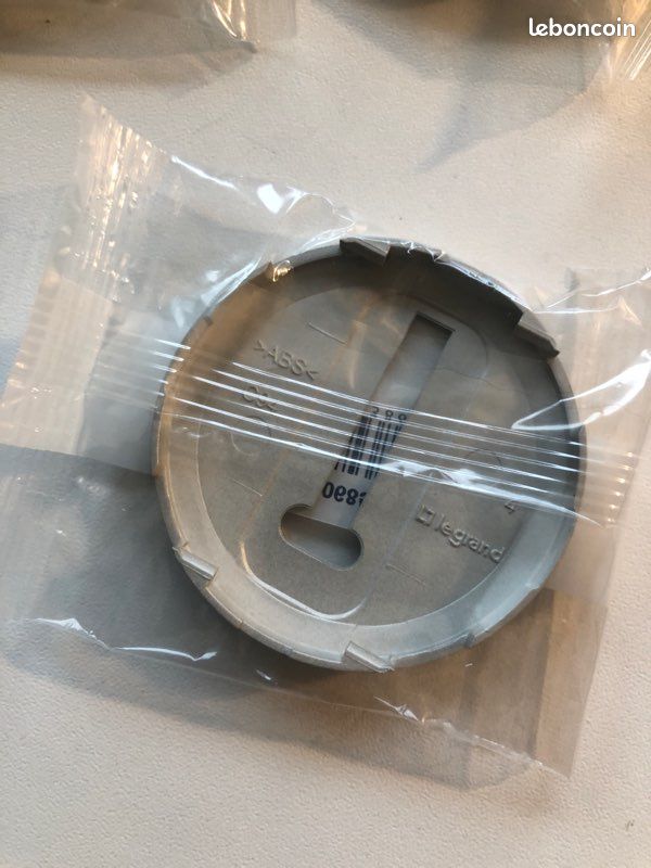 Enjoliveur Téléphone En T Legrand SAGANE 85763 - Silex - Neuf (emballage Peut être Sale)