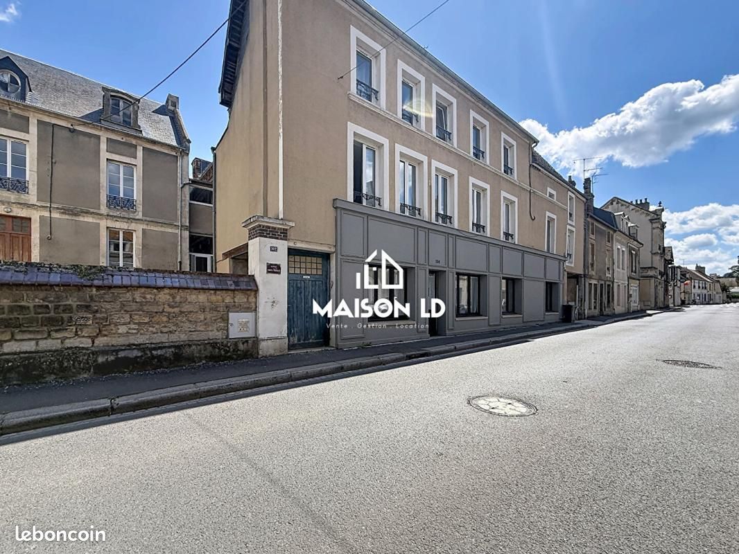 Local commercial 282 m² · à Saint-Pierre-en-Auge · 282 m² · 370 000 €
