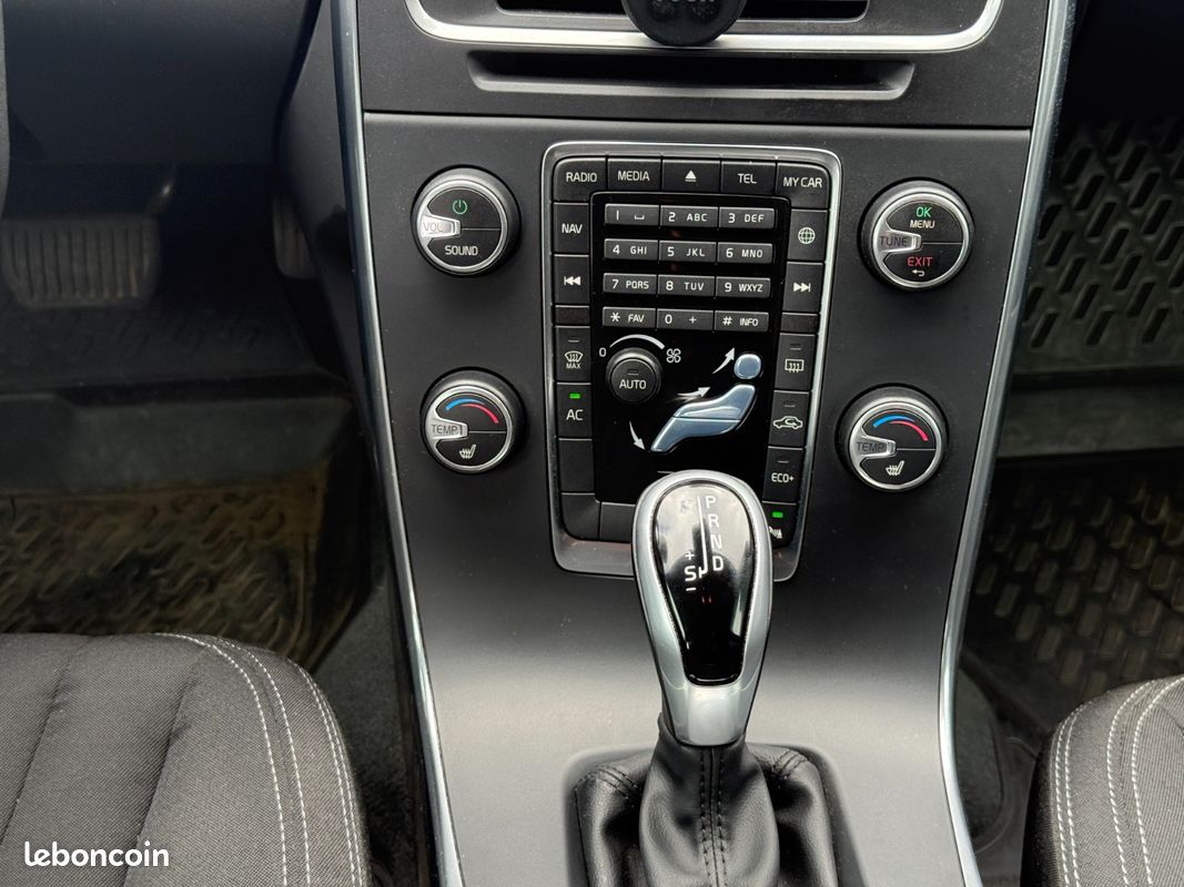 VOLVO V60 D4 190 ch StopStart Geartronic 8 Momentum (image 18)