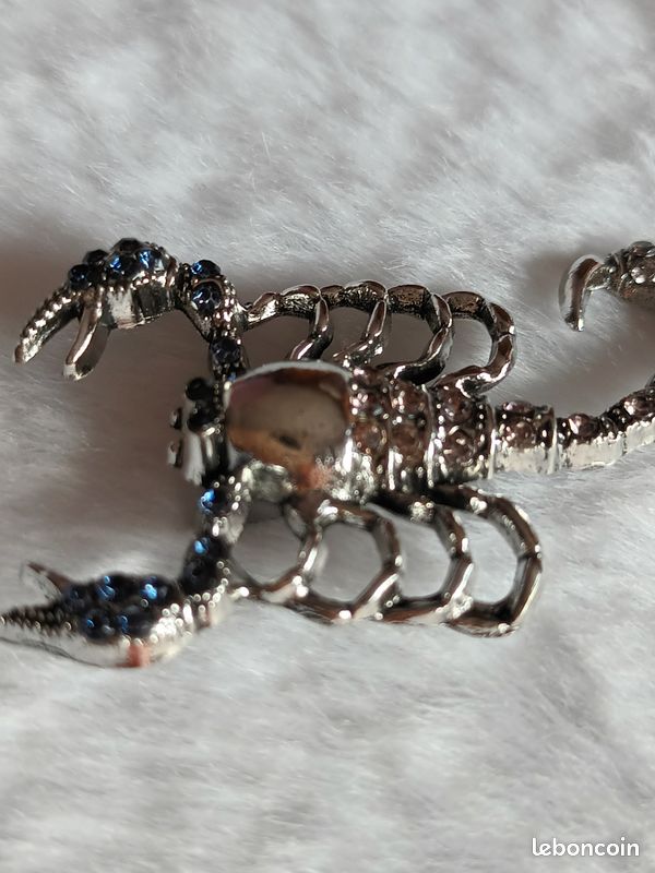 Broche scorpion argentée strass bleu (image 6)