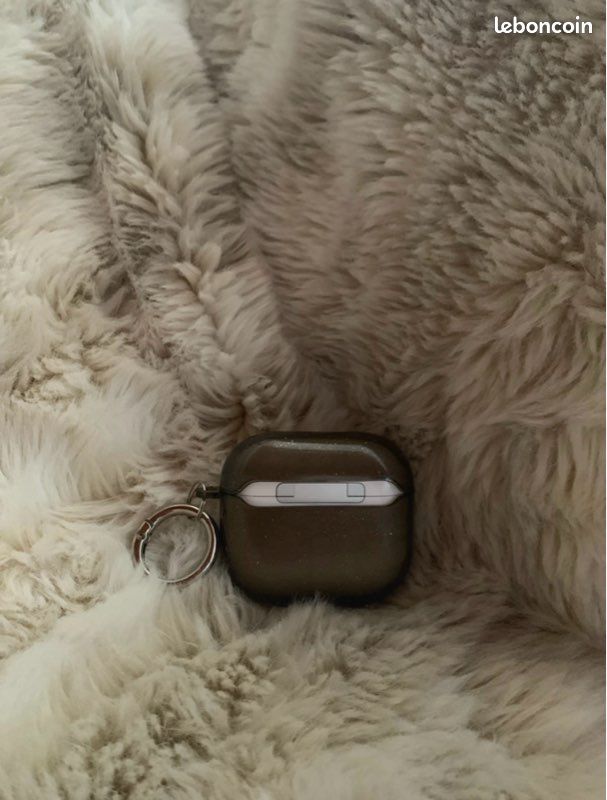 AirPods 3 – Bon état avec protection noire pailletée (image 6)