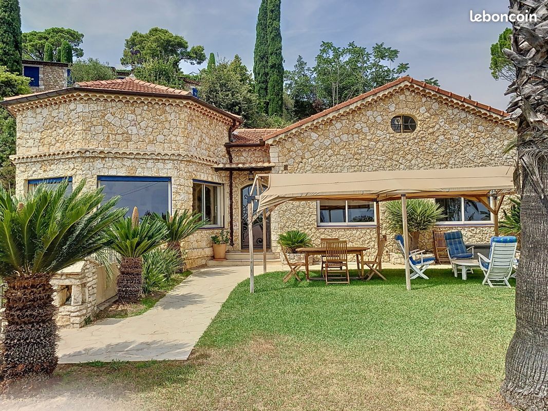 Maison 6 pièces 200 m² · à Châteauneuf-Grasse · 200 m² · 4 500 €/mois