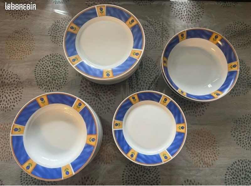 Lot De Vaisselle Vintage - 11 Assiettes, 1 Saucier, 1 Soupière, 1 Plat - Liseré Bleu Et Doré Haviland