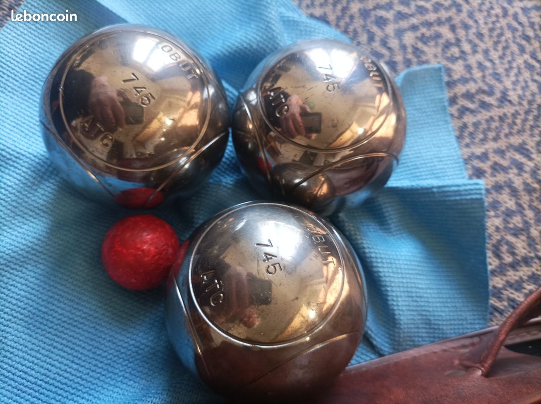 Triplette. Boules de pétanque OBUT. ATC - E 45 -740 g