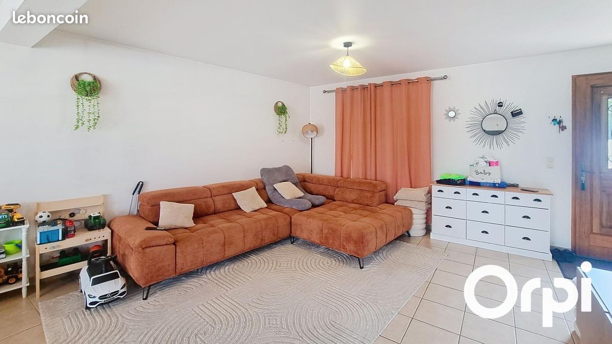 Appartement 4 pièces 111 m² · à Anglards-de-Saint-Flour · 111 m² · 650 €