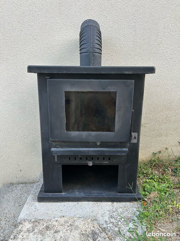 Poêle a bois bûche de 30 cm avec 3,4 m de conduit inclus (image 1)