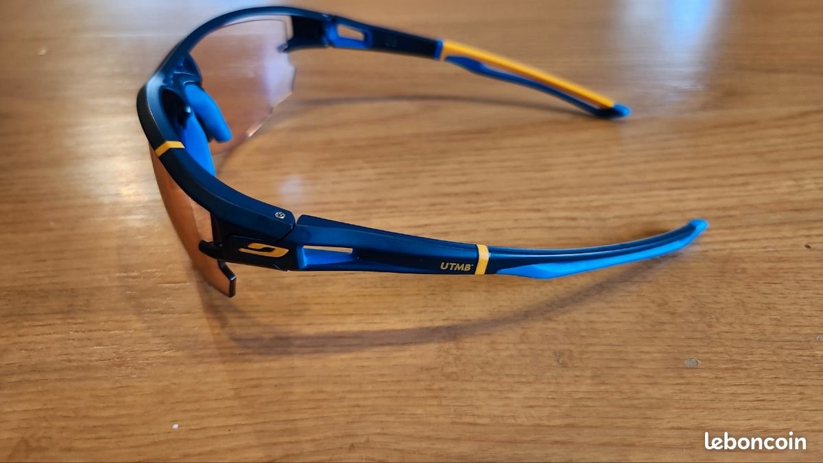 Lunettes photochromiques Julbo Aéro Pro UTMB dark blue blue yellow