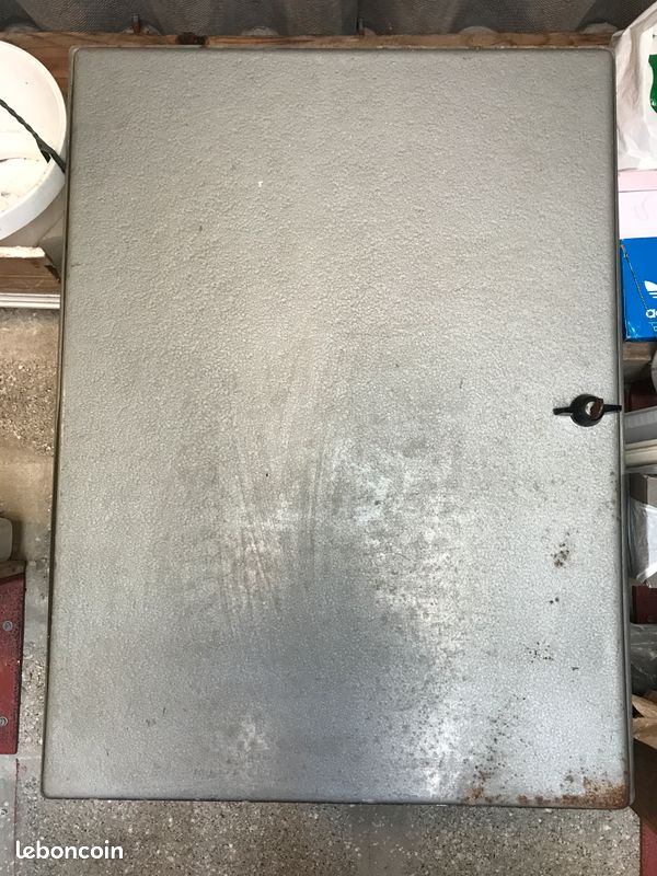 Armoire murale en fer (image 1)