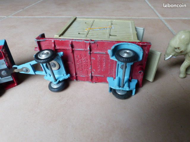 Land-Rover with Chipperfield's circus Elephant-trailer - 1967
