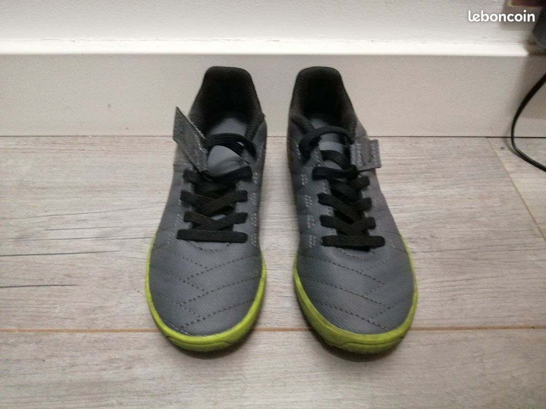 Chaussure de foot decathlon taille 28 (image 1)