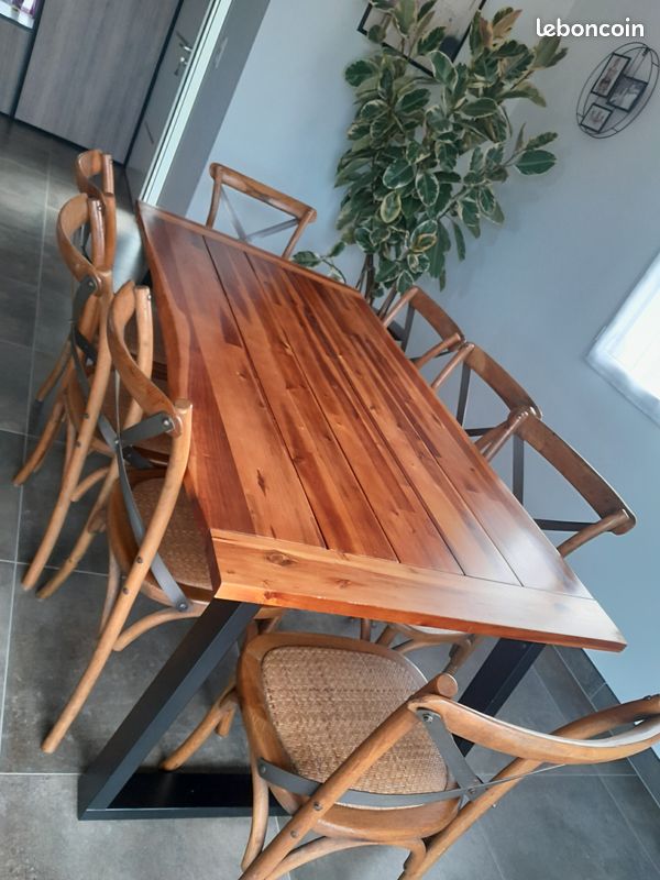 Table (image 1)