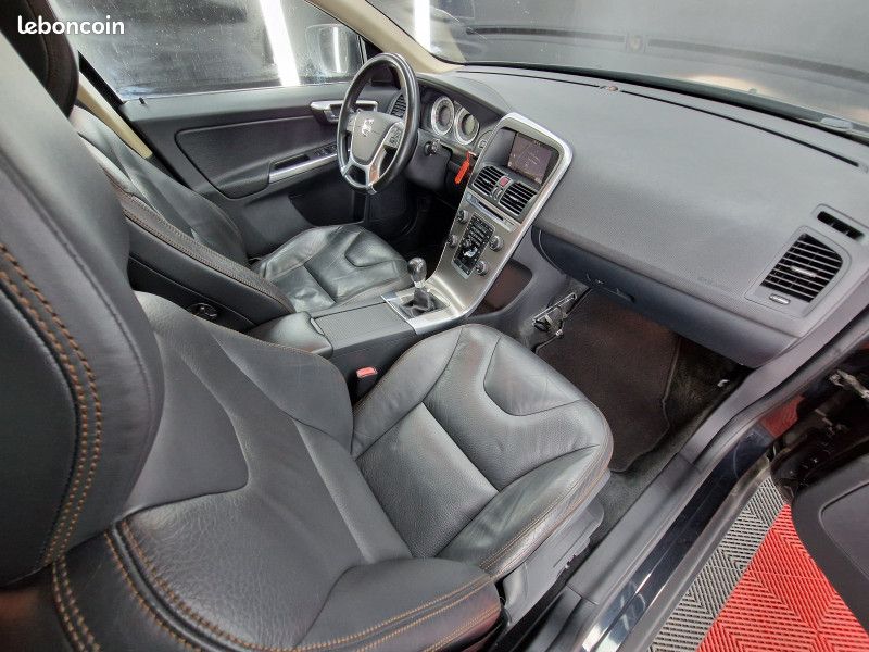 Volvo XC60 D3 136CH SUMMUM * TOIT * BLUETOOTH * XENON * CAMERA * NAVIGATION (image 16)