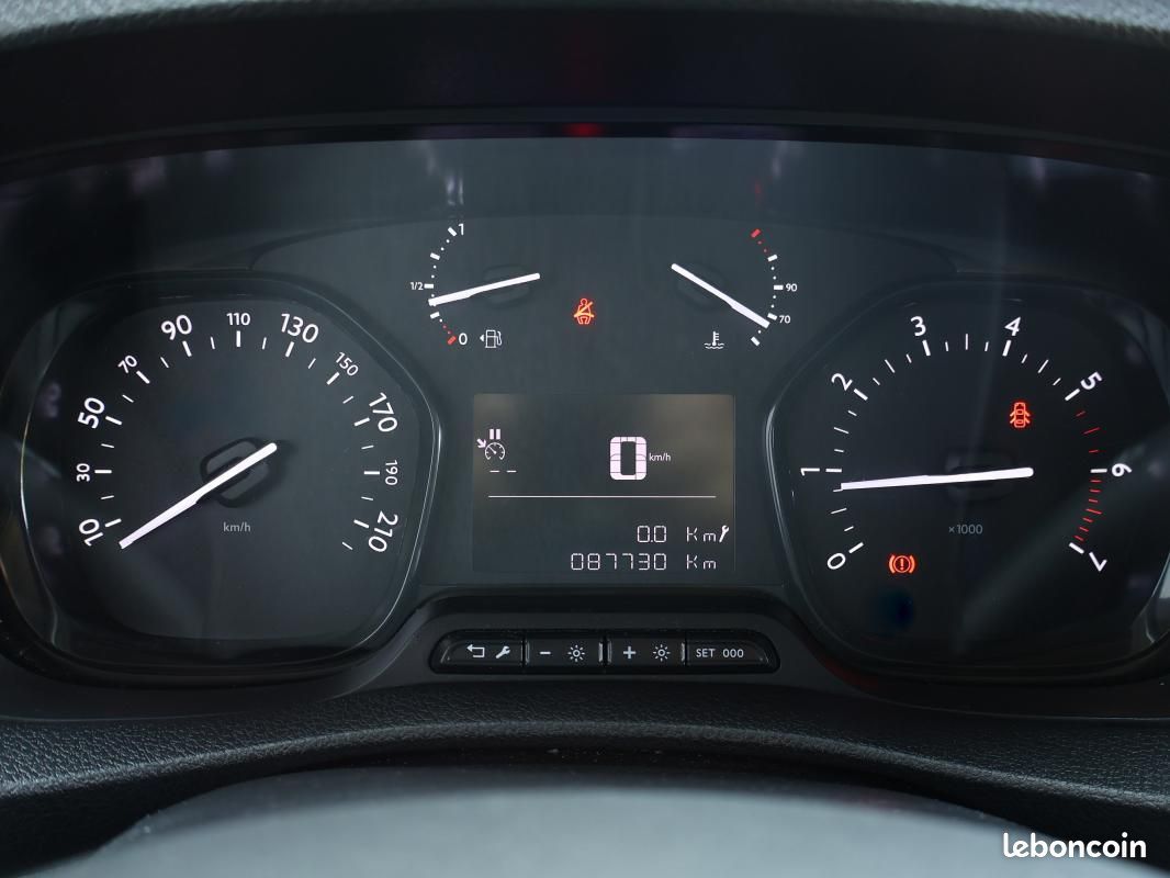 Peugeot Expert FOURGON FGN TOLE STANDARD BLUEHDI 145 S&S BVM6 PREMIUM (image 23)