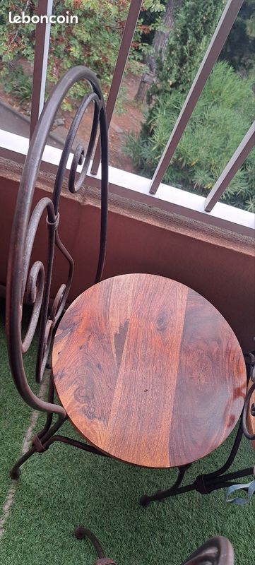 Vends table de salle à manger et 4 chaises à venir chercher sur place et à demonter (image 3)