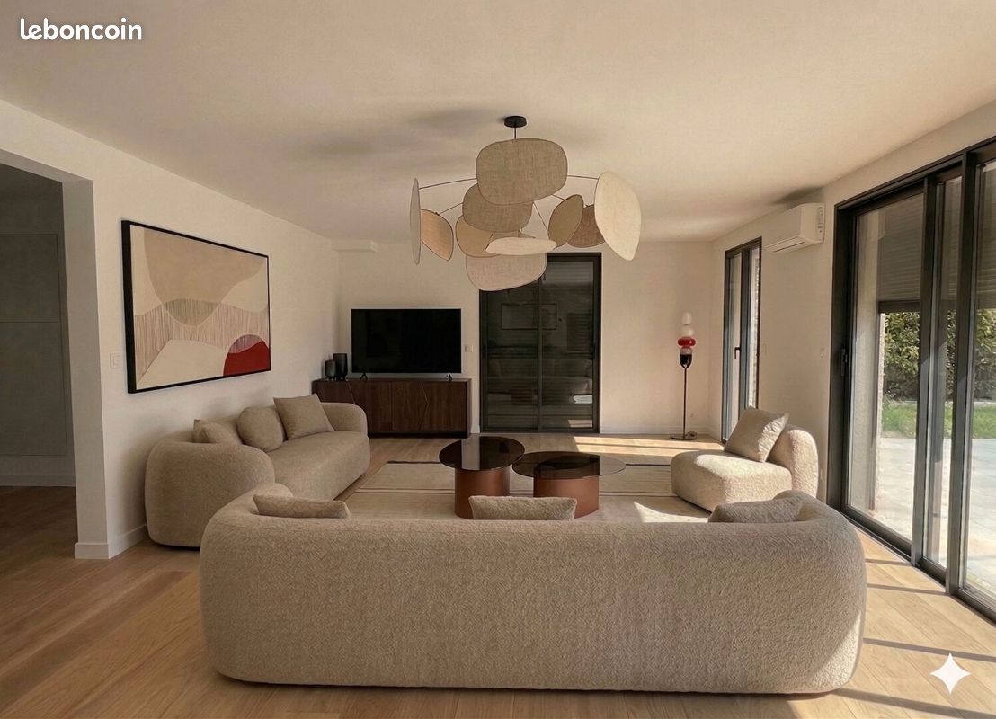 Maison 5 pièces 163 m² · à Aix-en-Provence · 163 m² · 5 000 €/mois