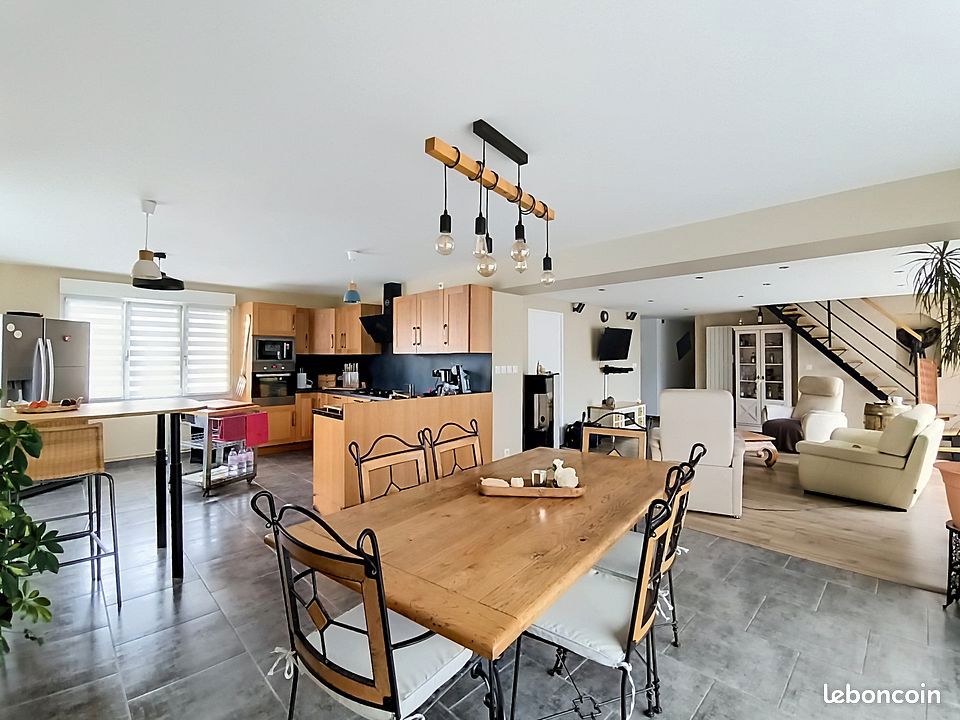 Maison 6 pièces 179 m² · à Oisy · 179 m² · 384 000 €