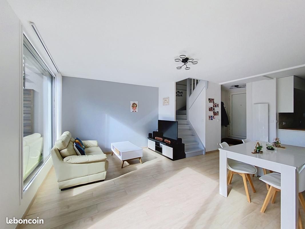 Appartement 4 pièces 80 m² · à Voisins-le-Bretonneux · 80 m² · 330 750 €