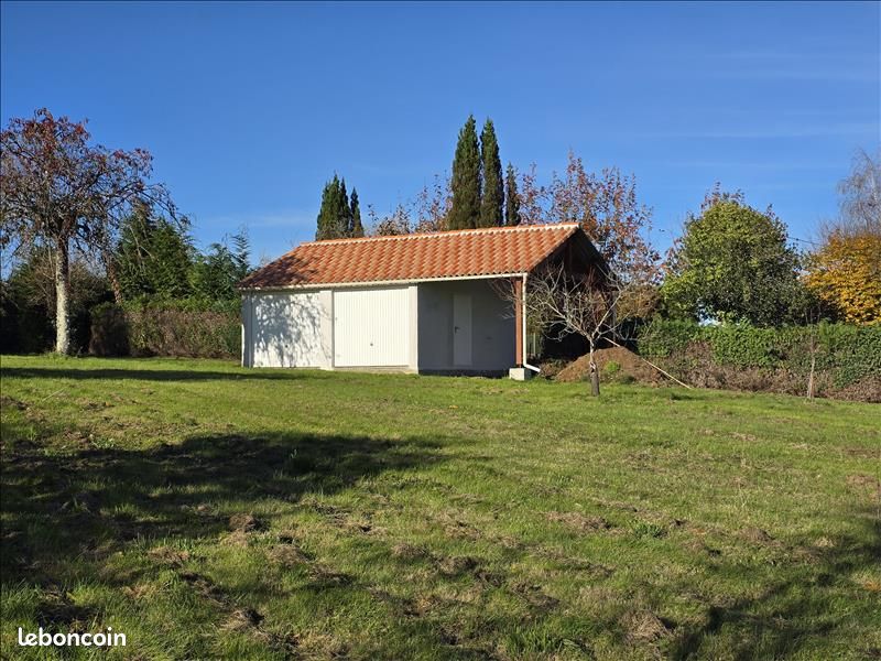 Terrain 4 537 m² Saint Yrieix La Perche · à Saint-Yrieix-la-Perche · 72 000 €