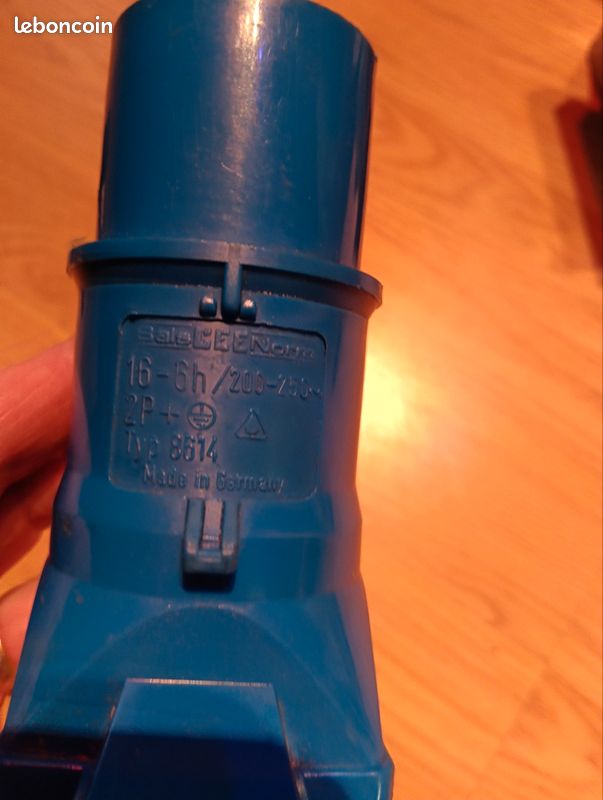 Adaptateur mâle pour camping car (image 1)