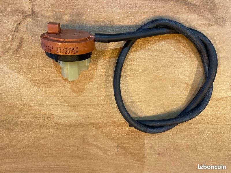 Pressostat 14,5v et connecteurs WHIRLPOOL, ARISTON HOTPOINT C00646901 Pressostat 14,5v et connecteurs WHIRLPOOL, ARISTON HOTPOINT C00646901