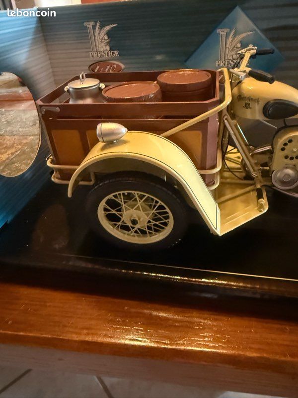 Solido 1/10 Triporteur Peugeot 55 TN 1952 – Transport Lait – Édition TN – Beige