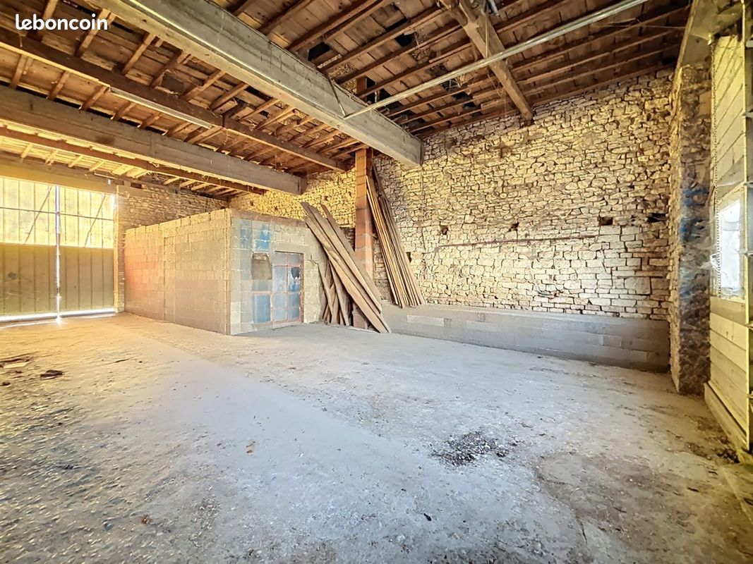 Maison 9 pièces 180 m² · à Grandvelle-Et-le-Perrenot · 180 m² · 75 000 €