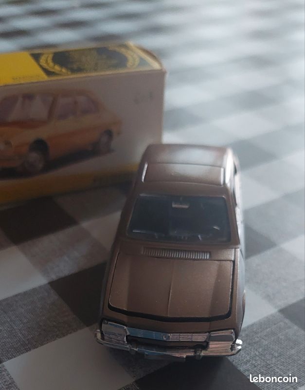 Dinky toys Peugeot 504 (image 8)