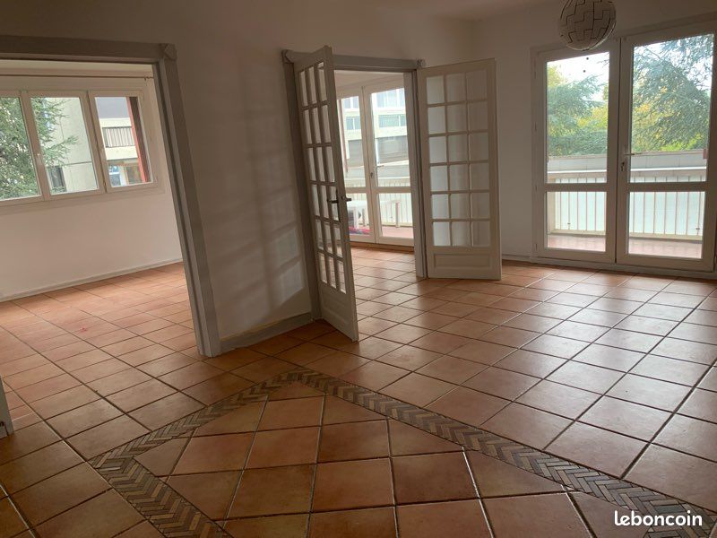 Appartement a louer rillieux-la-pape - 5 pièce(s) - 105 m2 - Surfyn