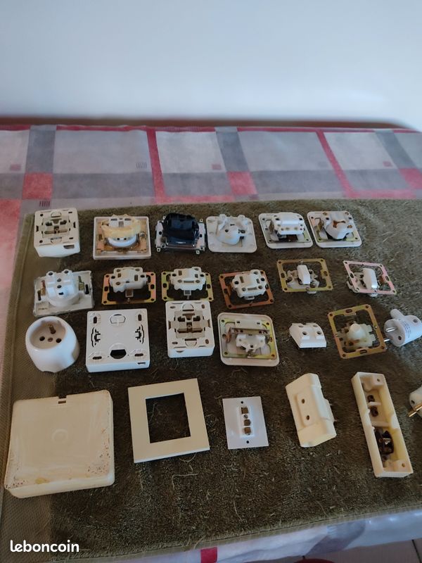 Lot accessoires électrique (image 1)