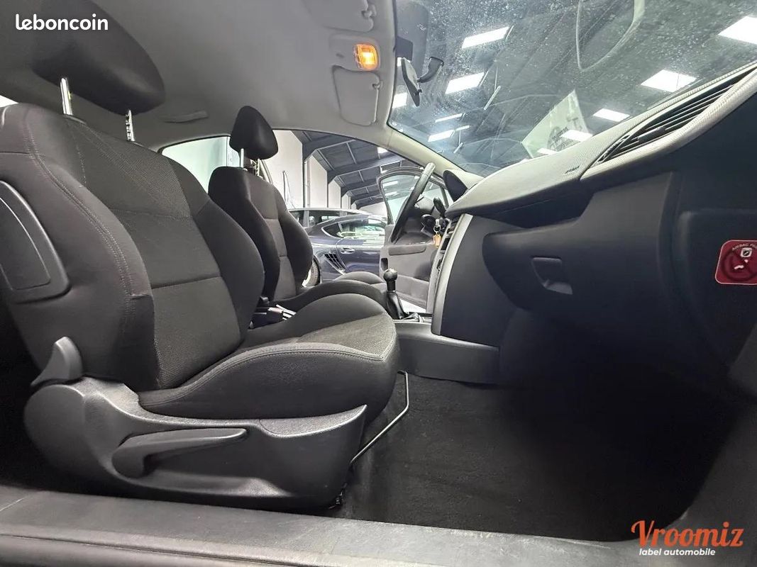 Peugeot 207 1.6 120 EXECUTIVE PACK 12 MOIS DE GARANTIE (image 11)