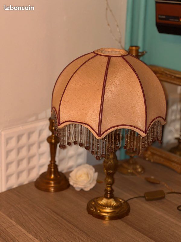 Lampe vintage en laiton – abat-jour perlé rose – très belle pièce (image 4)