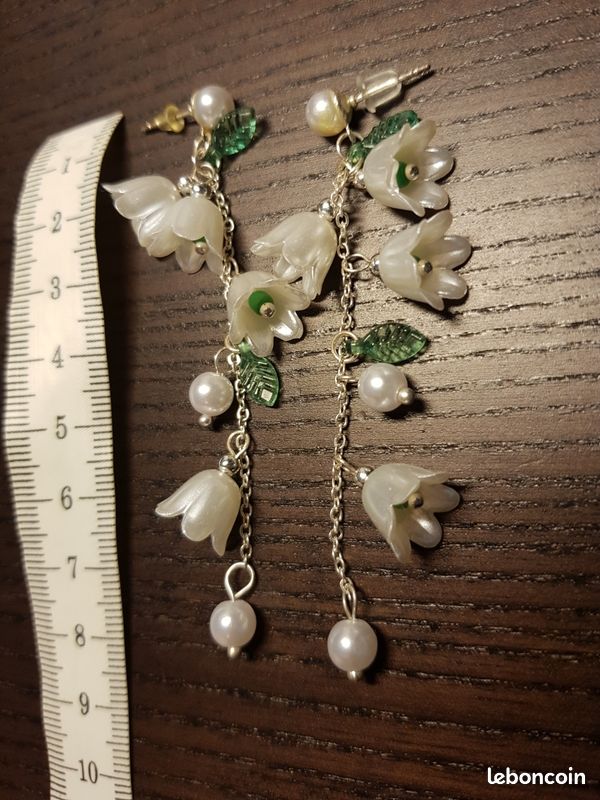Boucles D'oreilles Pendantes - Trio De Clochettes Muguet Doré - Neuf Avec étiquette