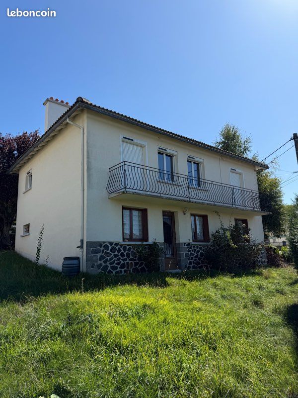Maison 4 pièces 95 m² · à Pierrefort · 95 m² · 90 000 €